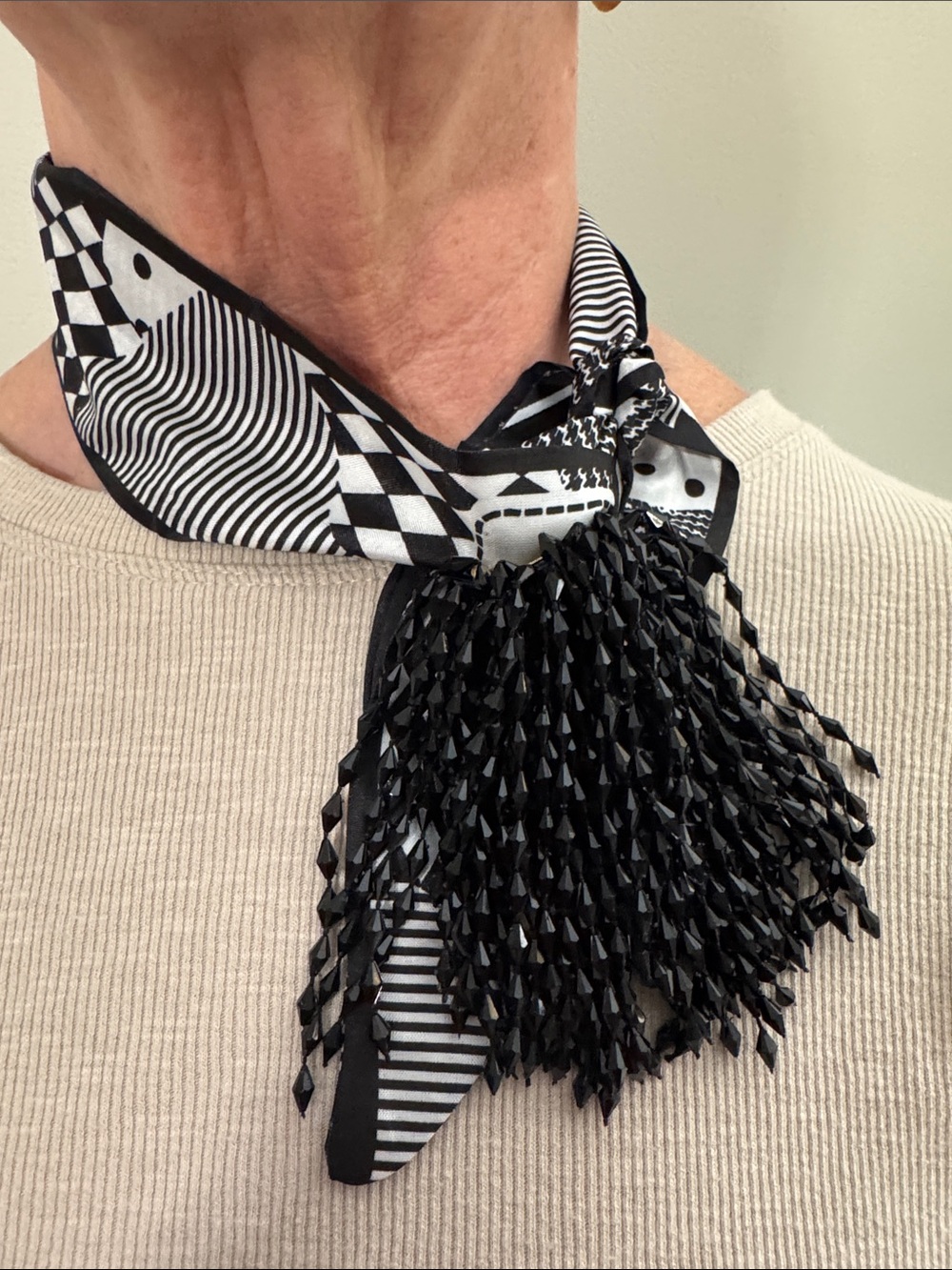 Women’s Scarf and Brooch Accessories - Picture 3 of 5